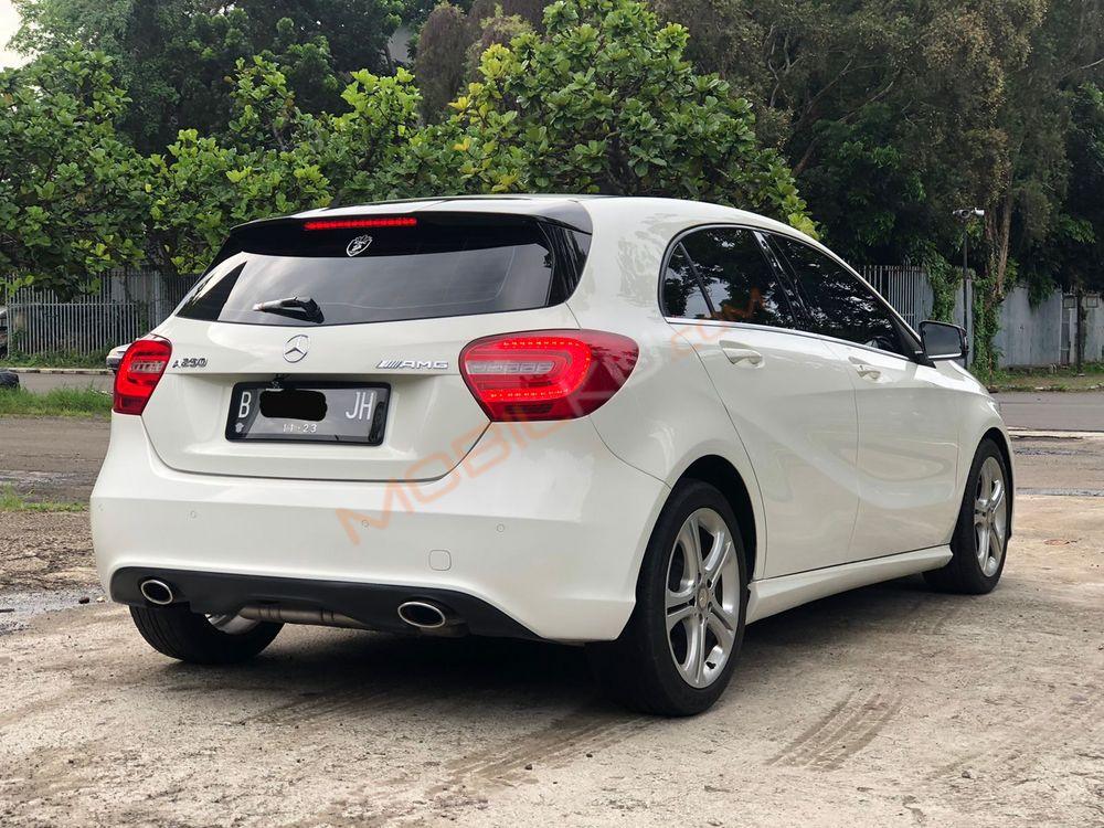 Mobil Mercedes-Benz A-Class 2013