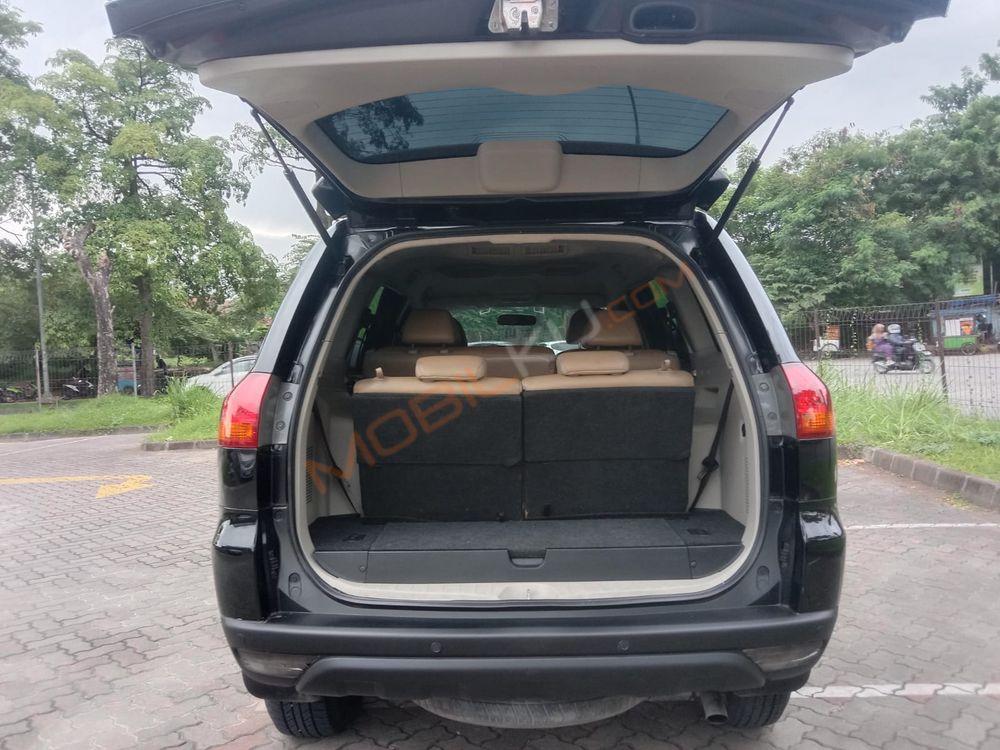 Mobil Mitsubishi Pajero 2014