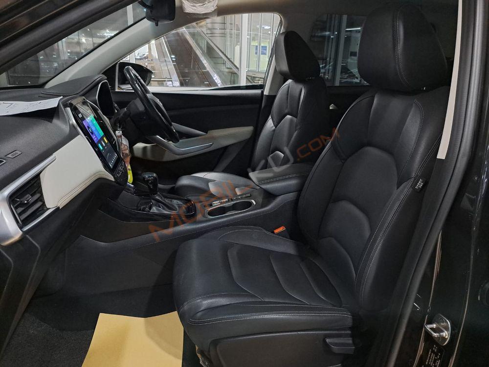 Mobil Wuling Almaz 2019