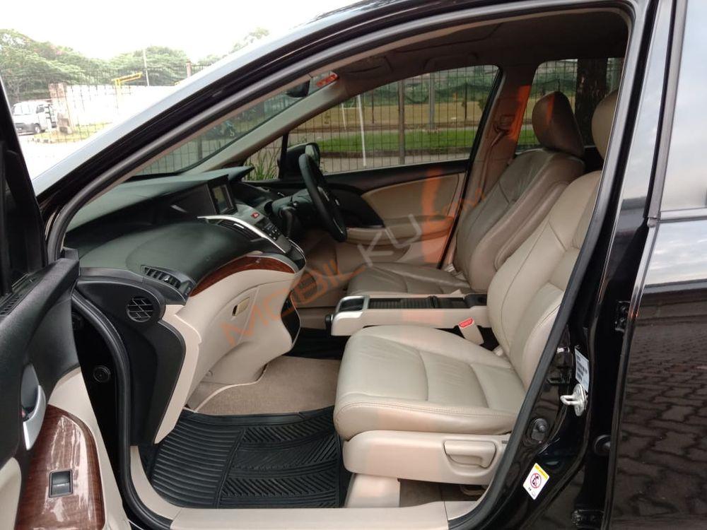 Mobil Honda Odyssey 2012