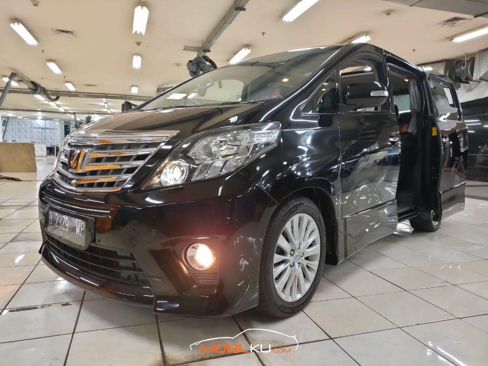Mobil Toyota Alphard 2013