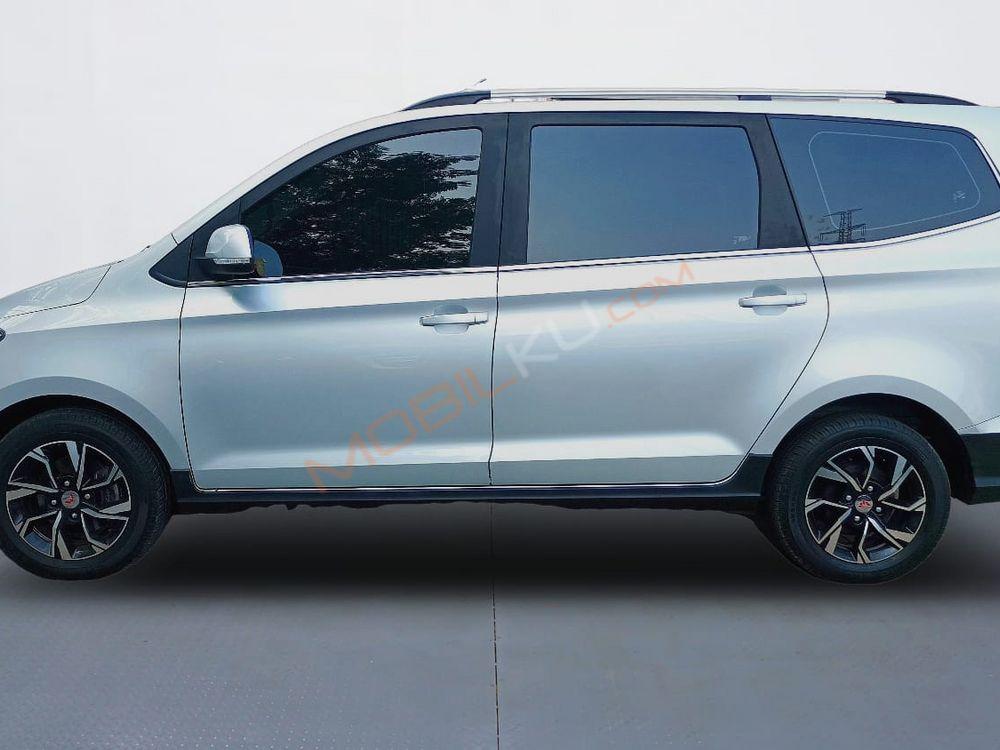 Mobil Wuling Confero 2022