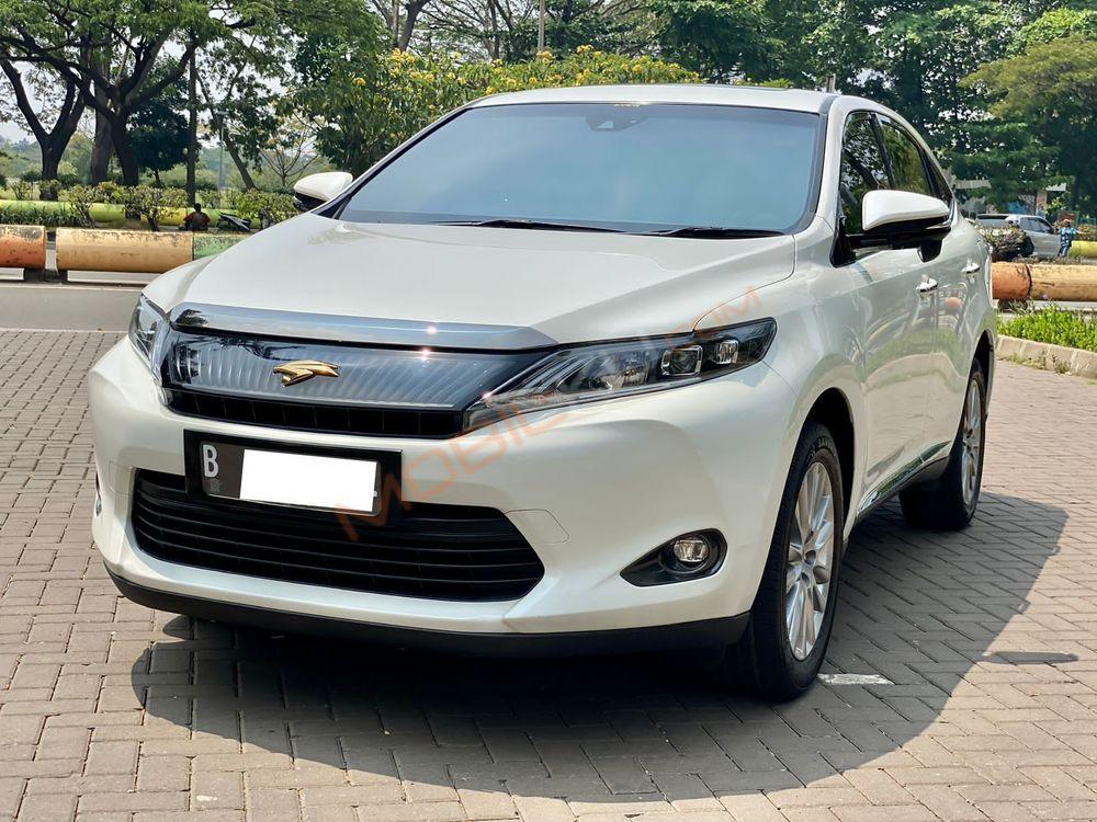 Mobil Toyota Harrier 2015