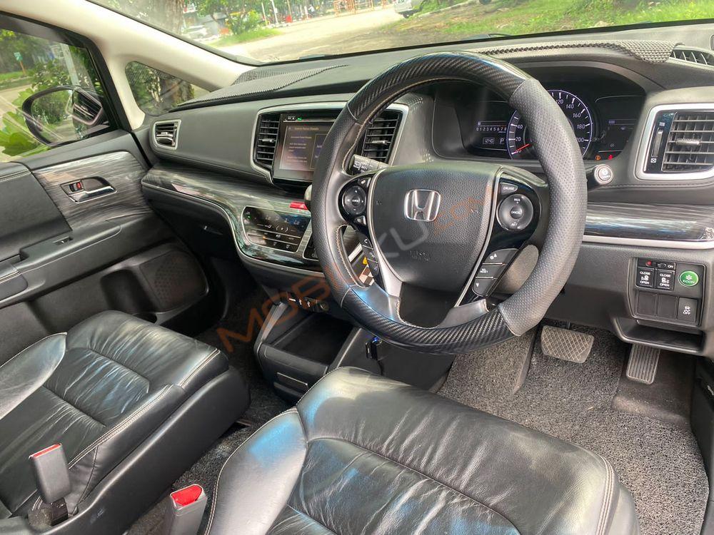 Mobil Honda Odyssey 2015