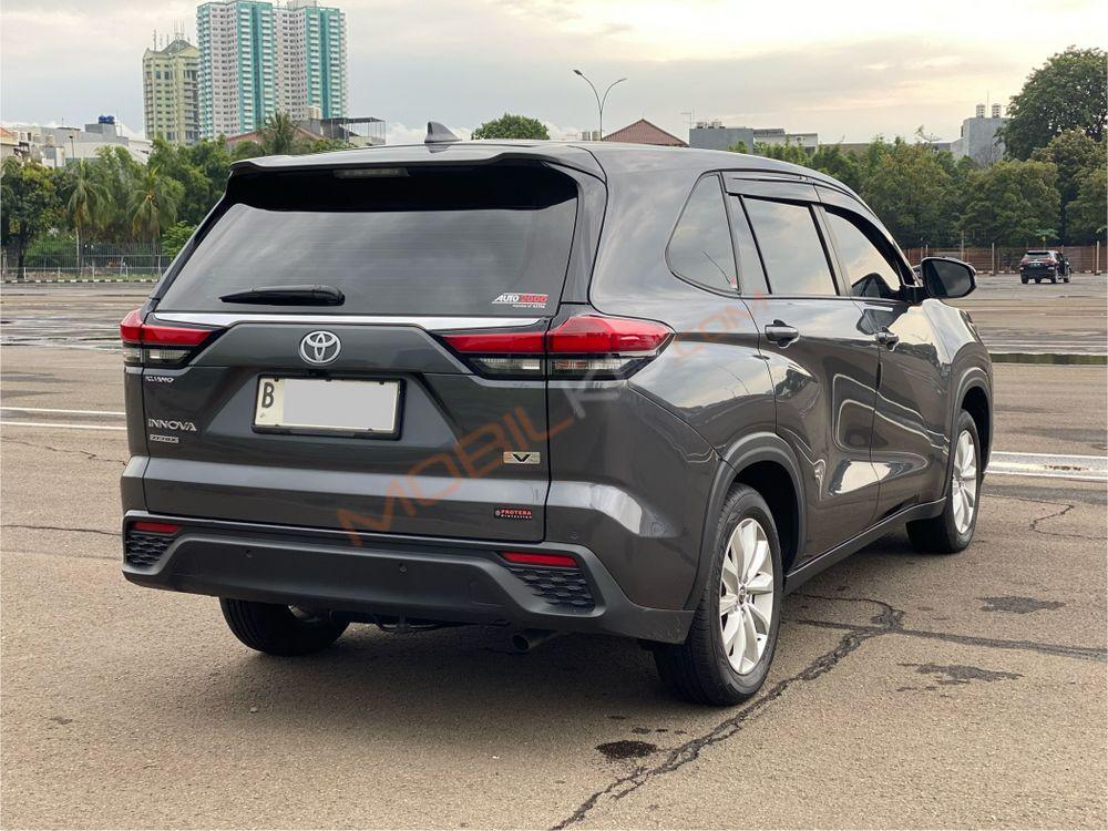 Mobil Toyota Kijang Innova 2024