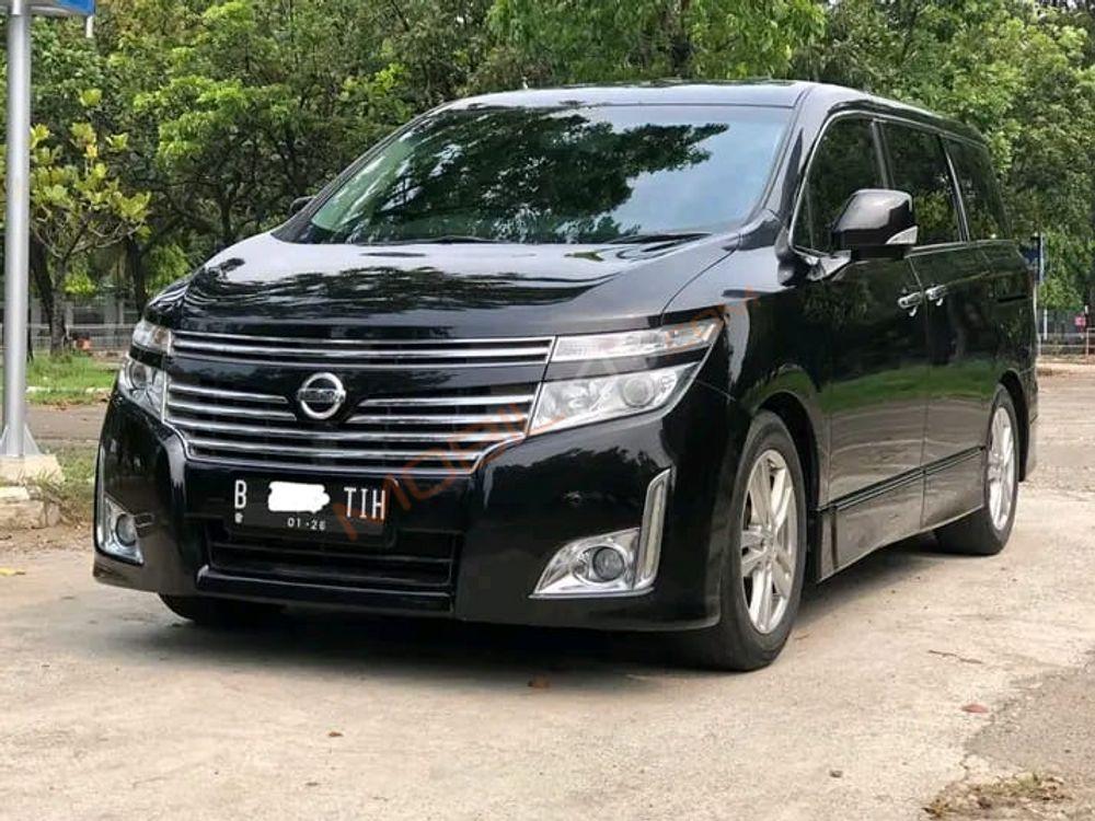 Mobil Nissan Elgrand 2013