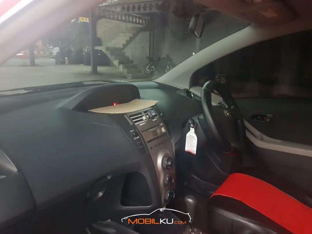 Mobil Toyota Yaris 2013