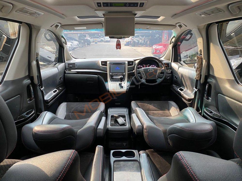 Mobil Toyota Vellfire 2015