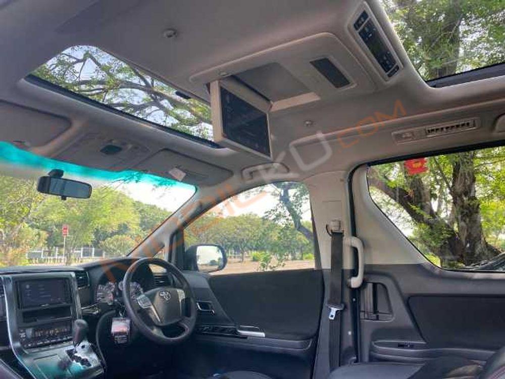 Mobil Toyota Alphard 2013