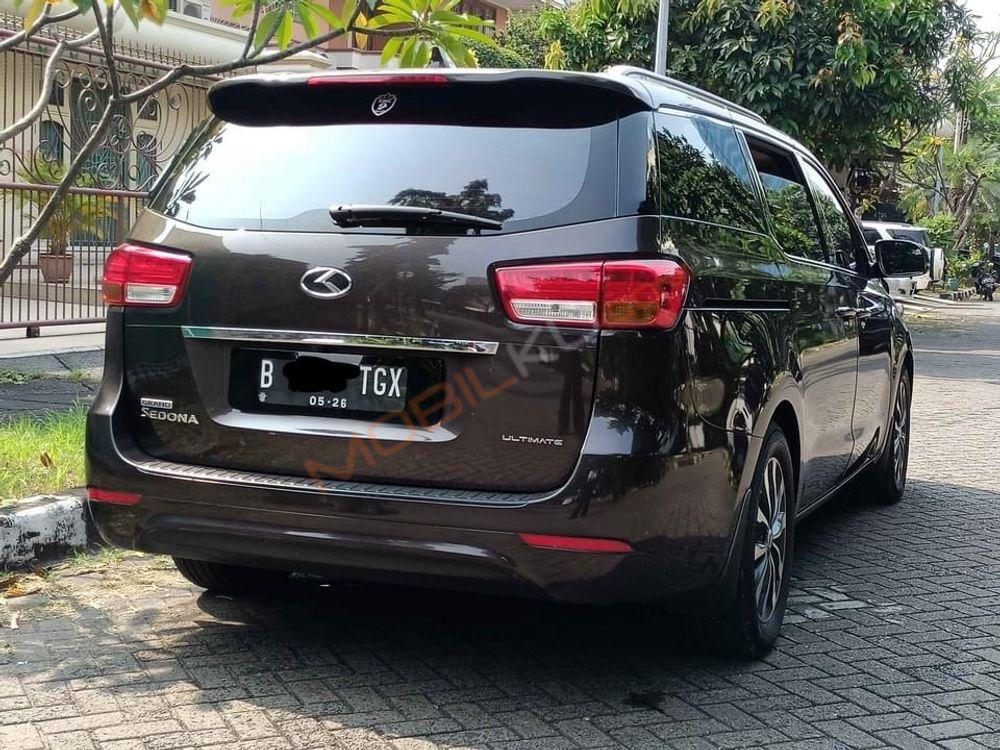 Mobil Kia Sedona 2017