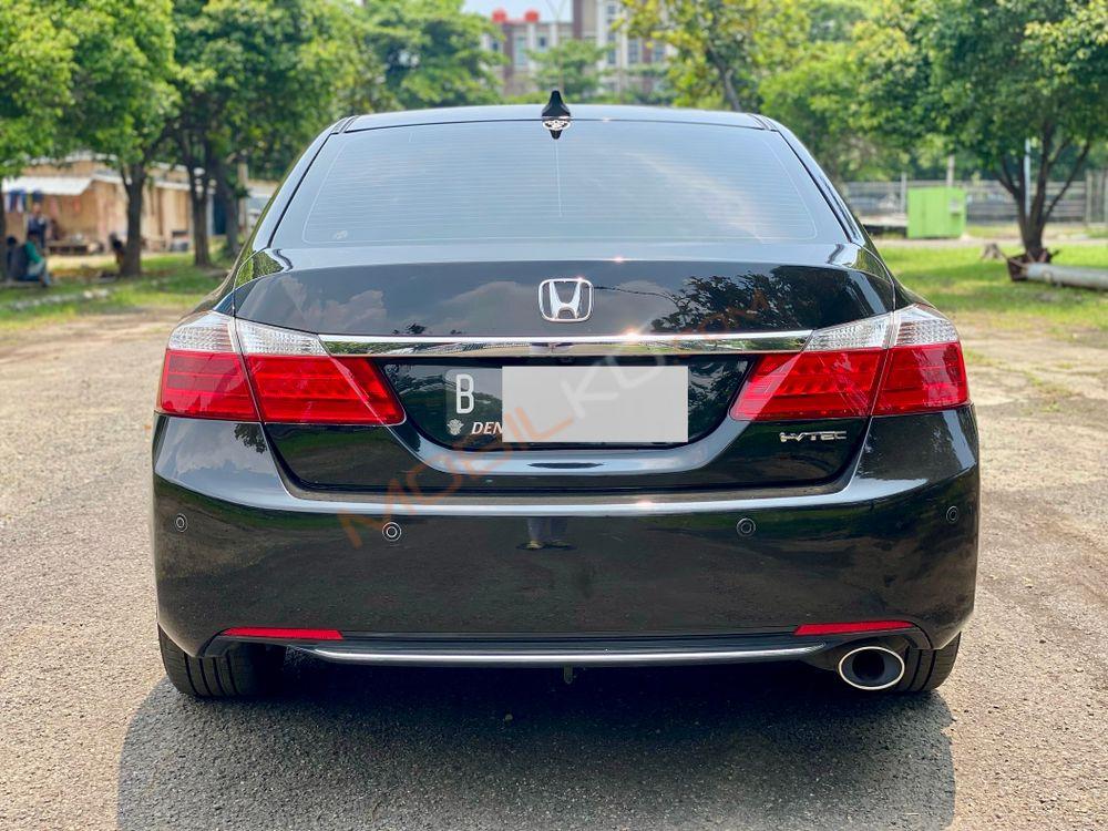 Mobil Honda Accord 2013