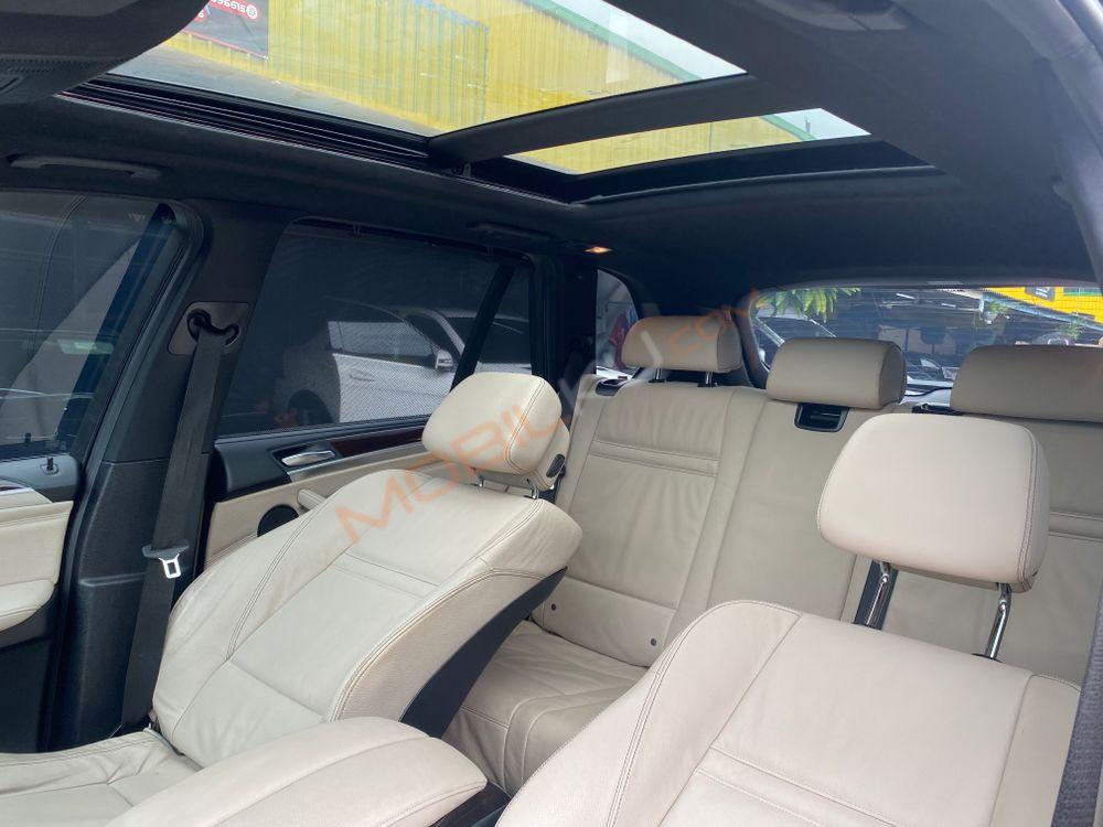 Mobil BMW X5 2012