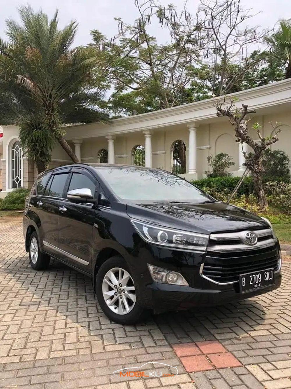 Mobil Toyota Kijang Innova 2016