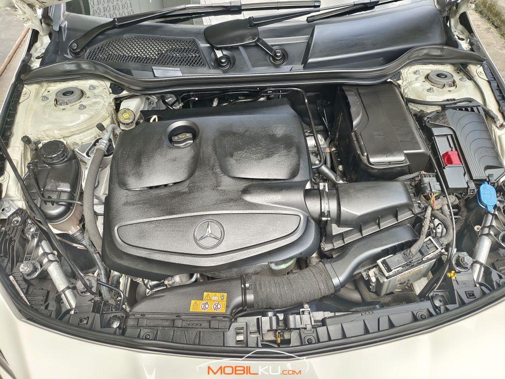 Mobil Mercedes-Benz CLA 2016