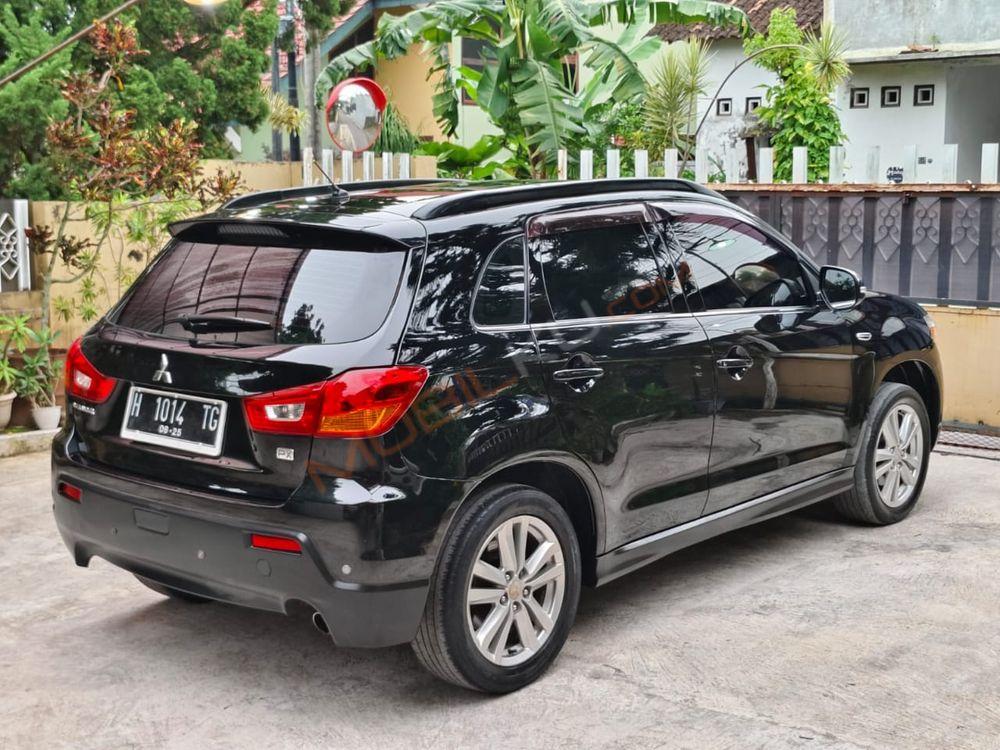 Mobil Mitsubishi Outlander Sport 2012