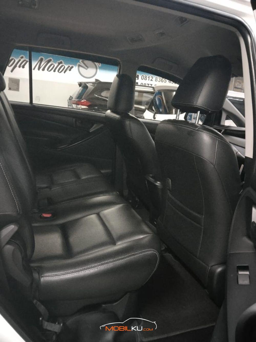 Mobil Toyota Kijang Innova 2018