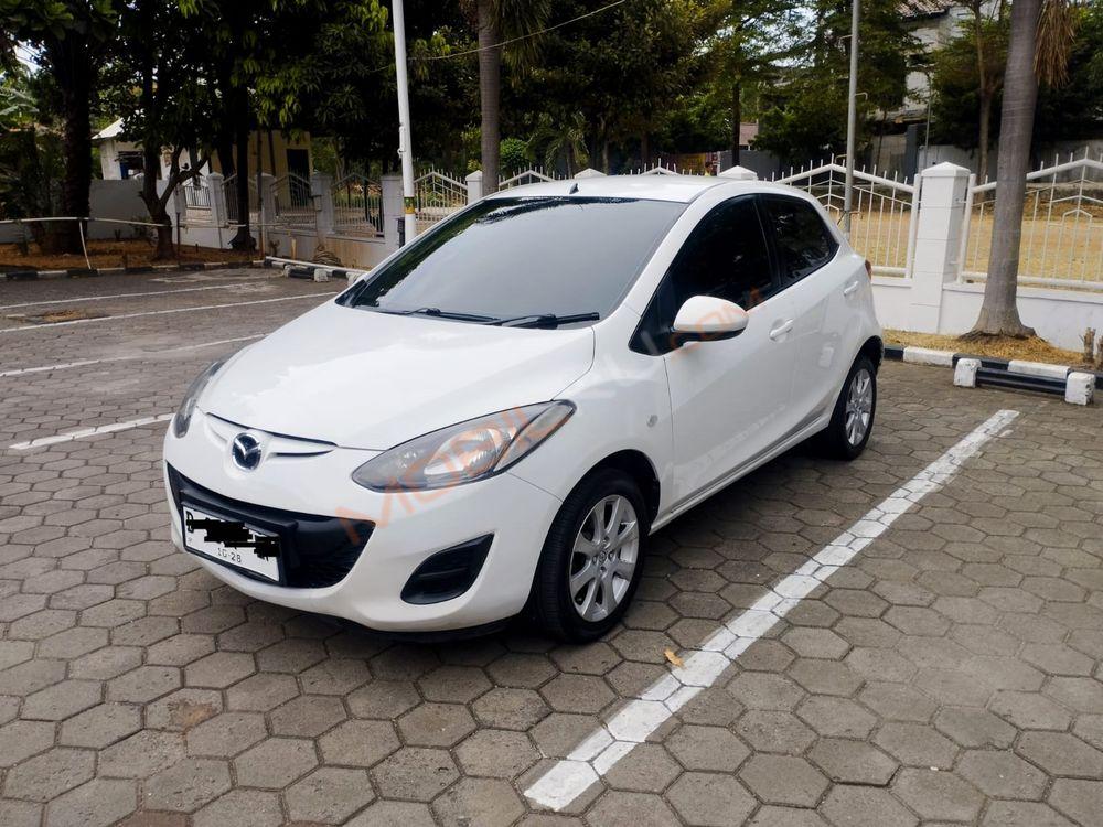 Mobil Mazda 2 Hatchback 2011