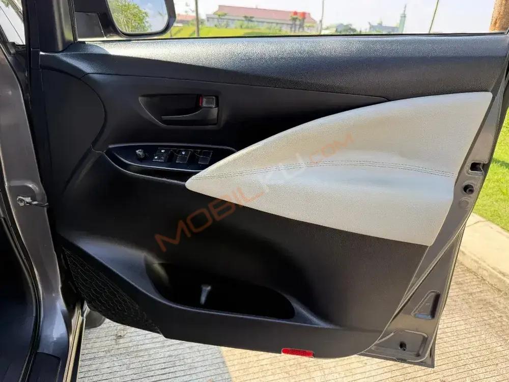 Mobil Toyota Kijang Innova 2018