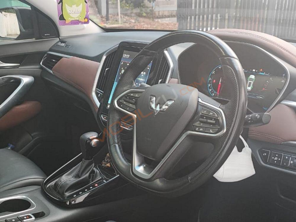 Mobil Wuling Almaz 2019