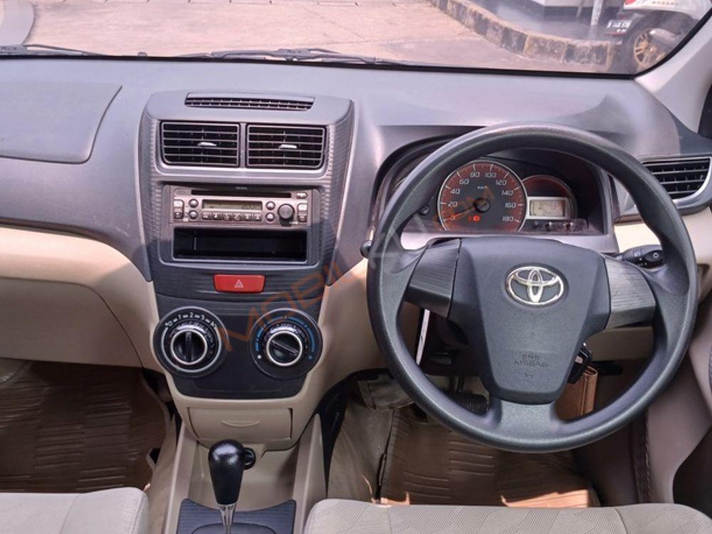 Mobil Toyota Avanza 2015