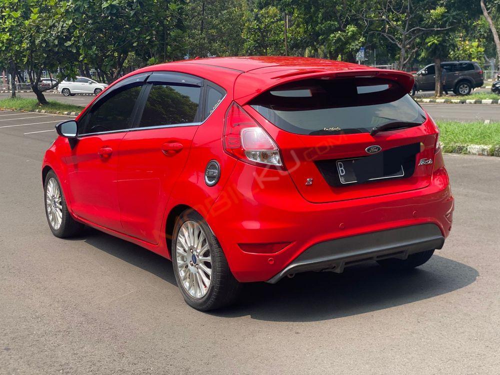 Mobil Ford Fiesta 2013