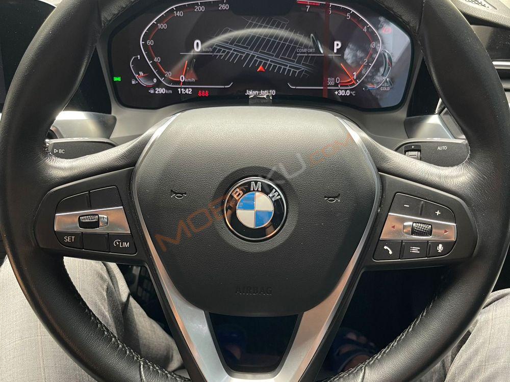 Mobil BMW 3 Series 2022