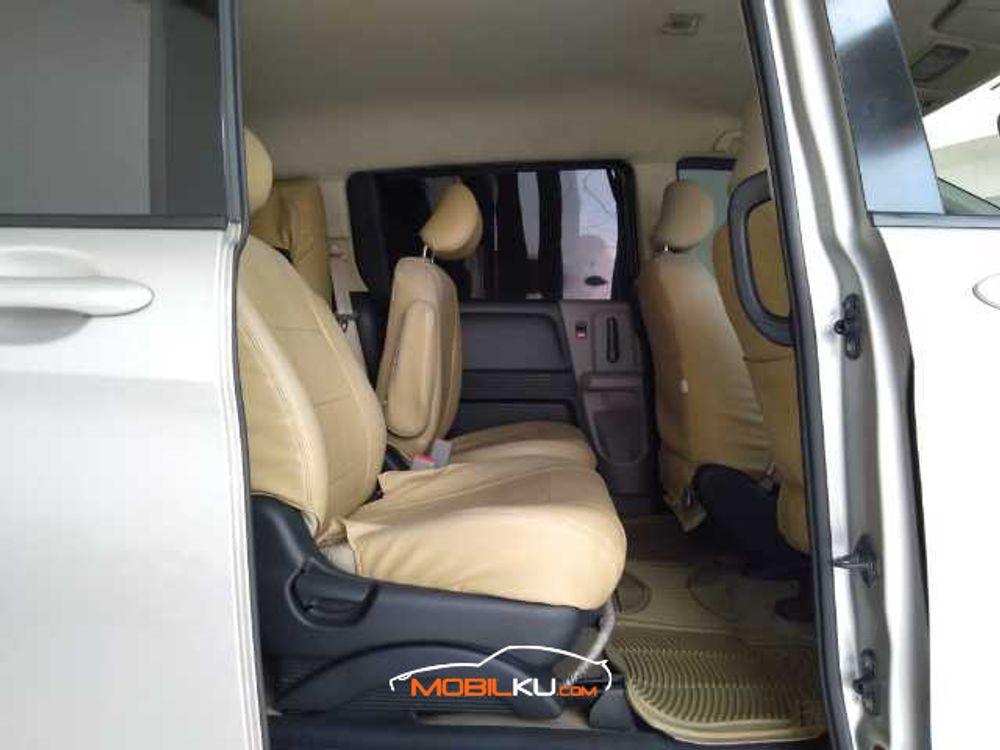 Mobil Honda Freed 2010