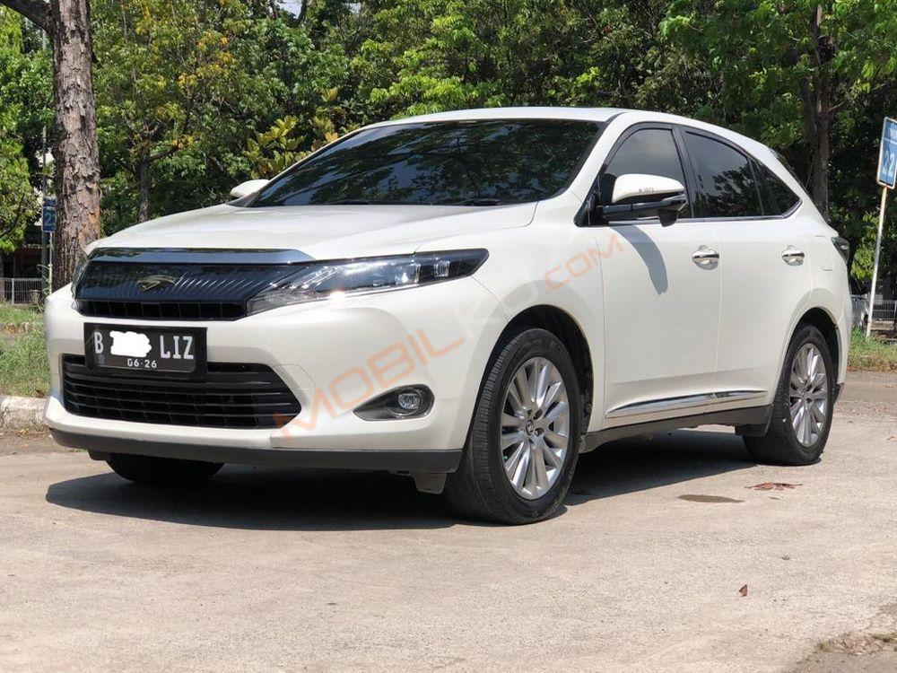 Mobil Toyota Harrier 2015