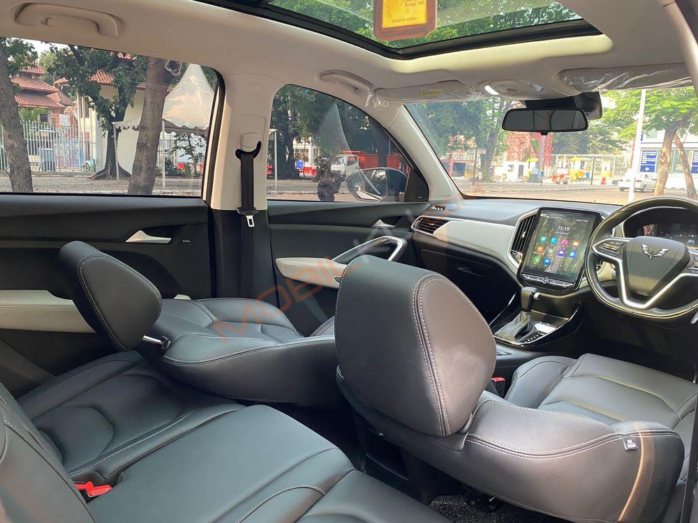 Mobil Wuling Almaz 2022