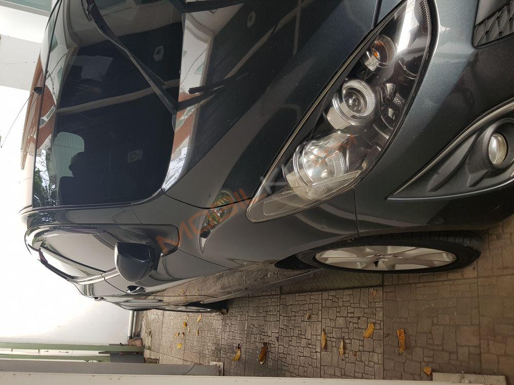 Mobil Mazda 2 Hatchback 2013