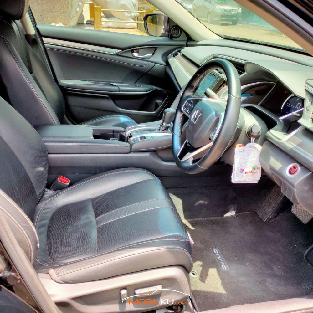 Mobil Honda Civic Sedan 2016