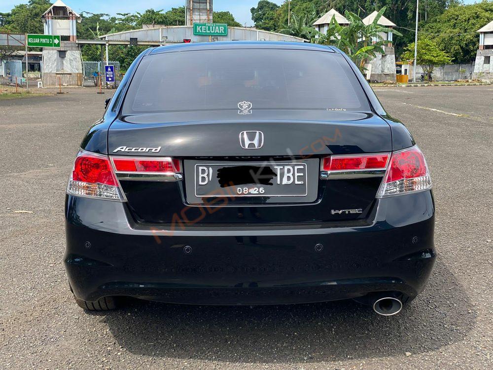 Mobil Honda Accord 2011