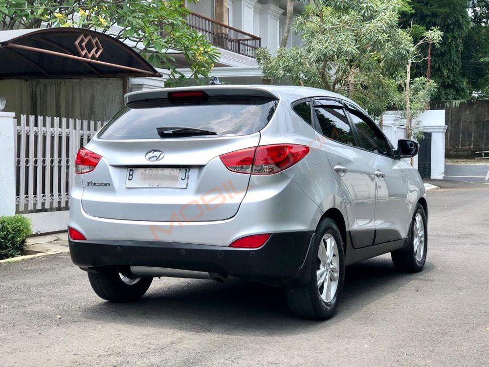 Mobil Hyundai Tucson 2011