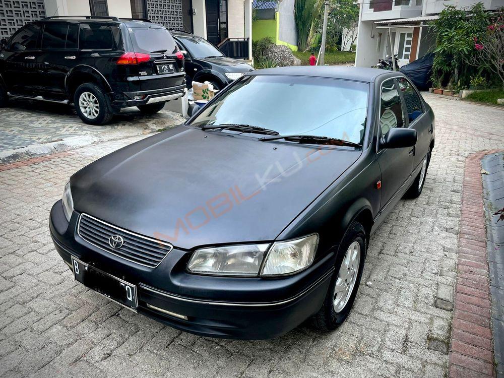 Mobil Toyota Camry 2000