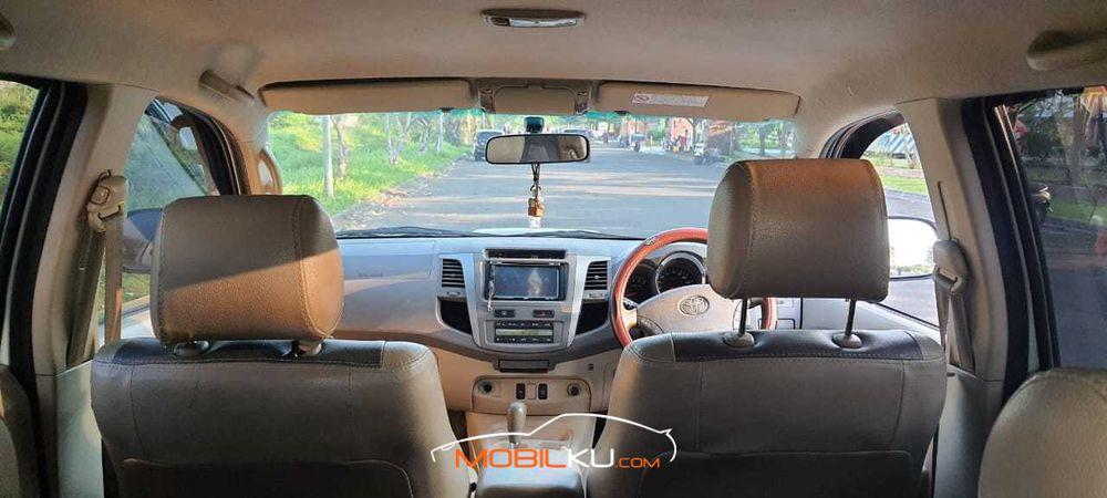 Mobil Toyota Fortuner 2005