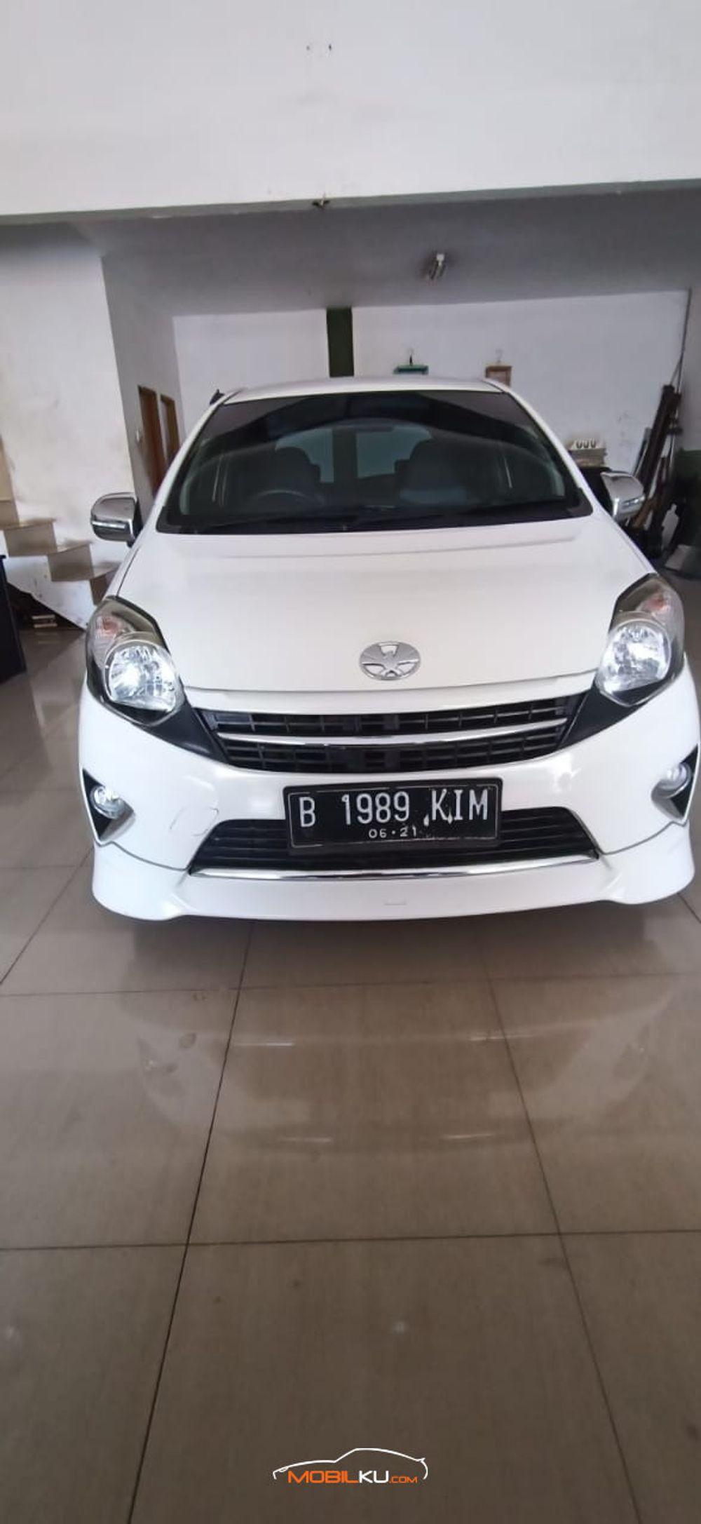Mobil Toyota Agya 2016