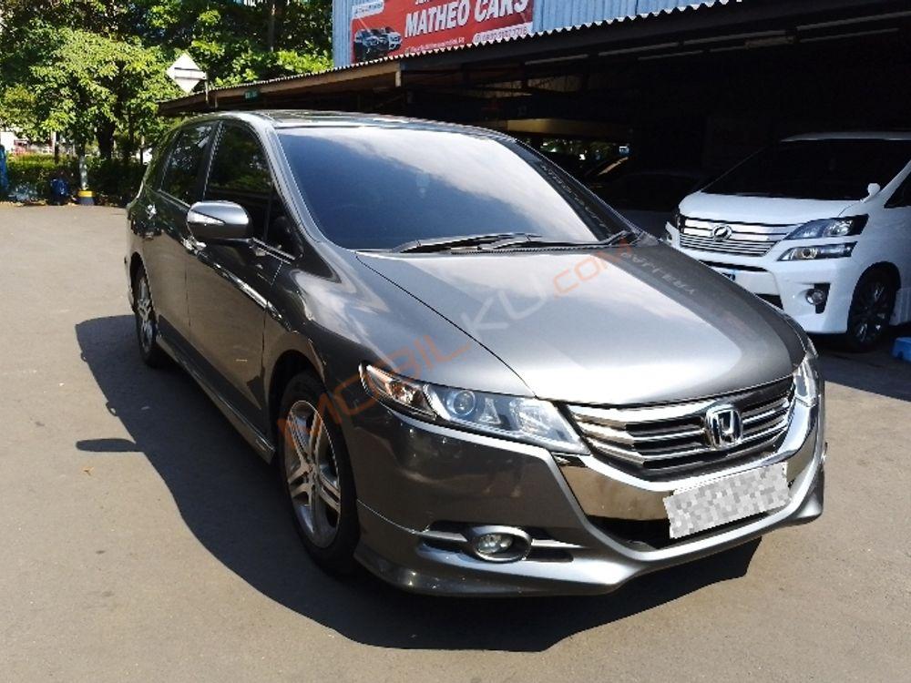 Mobil Honda Odyssey 2012