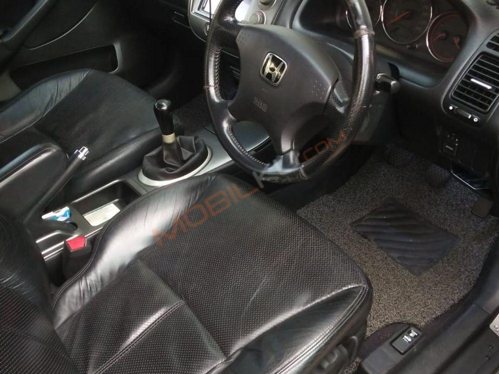 Mobil Honda Civic Sedan 2004