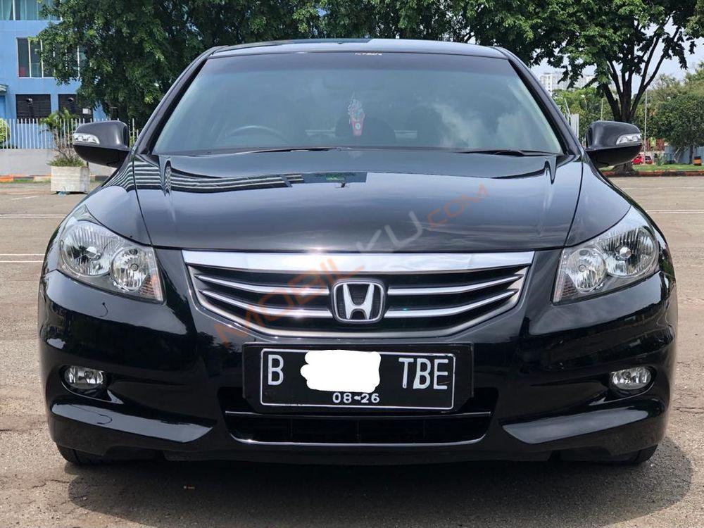 Mobil Honda Accord 2011