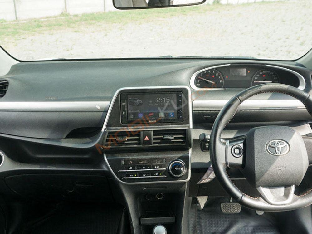 Mobil Toyota Sienta 2018
