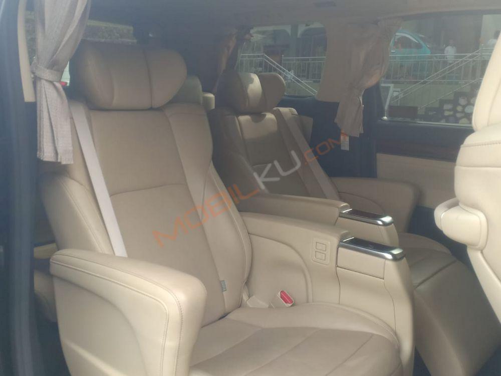 Mobil Toyota Alphard 2017