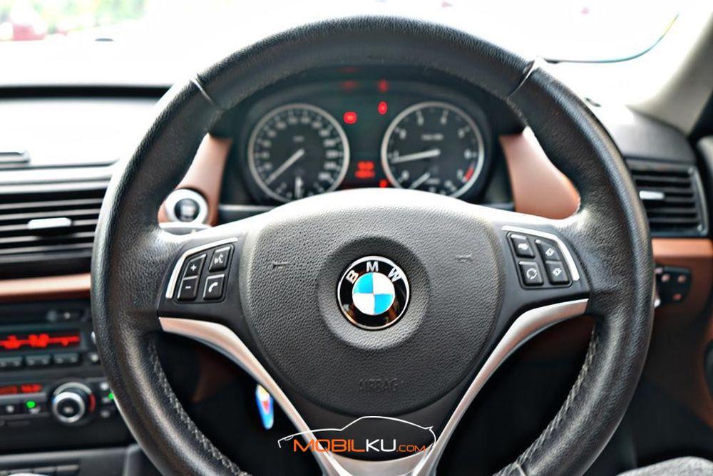 Mobil BMW X1 2013