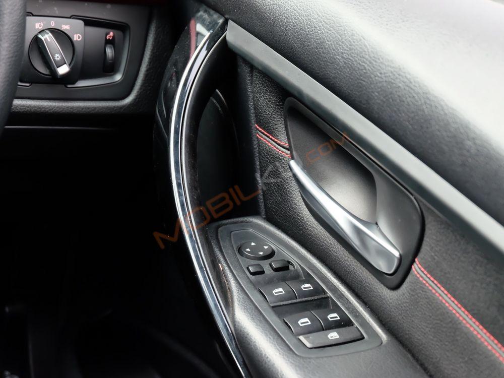 Mobil BMW 3 Series 2015