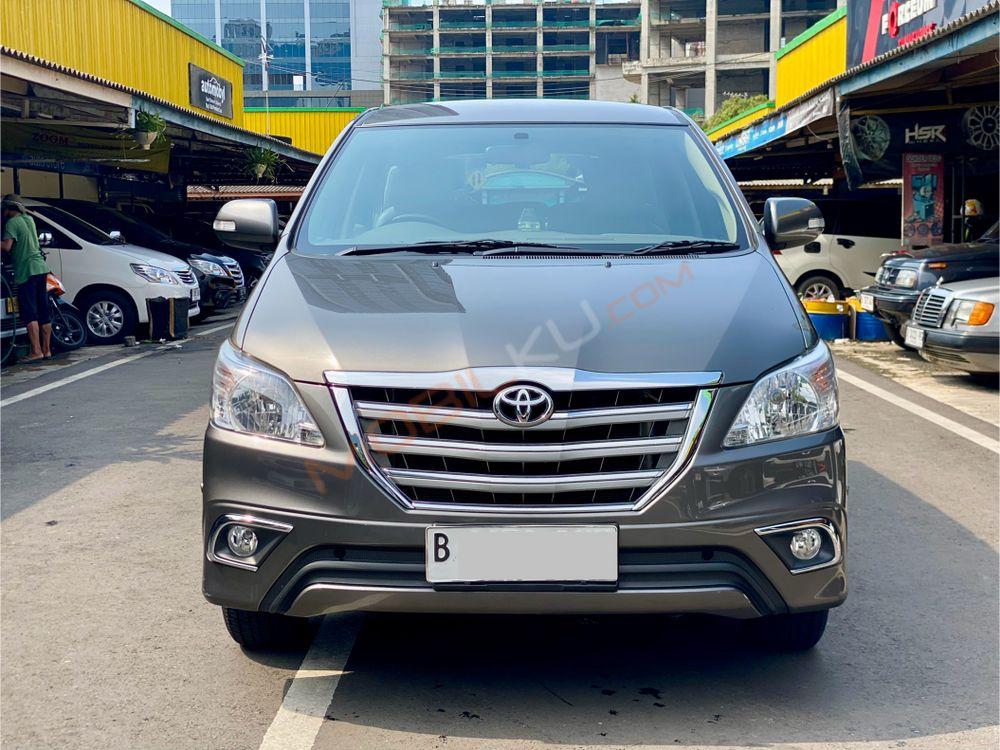 Mobil Toyota Kijang Innova 2014