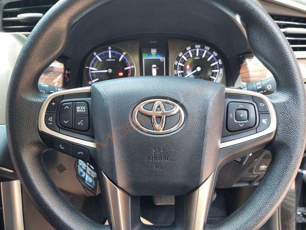 Mobil Toyota Kijang Innova 2022