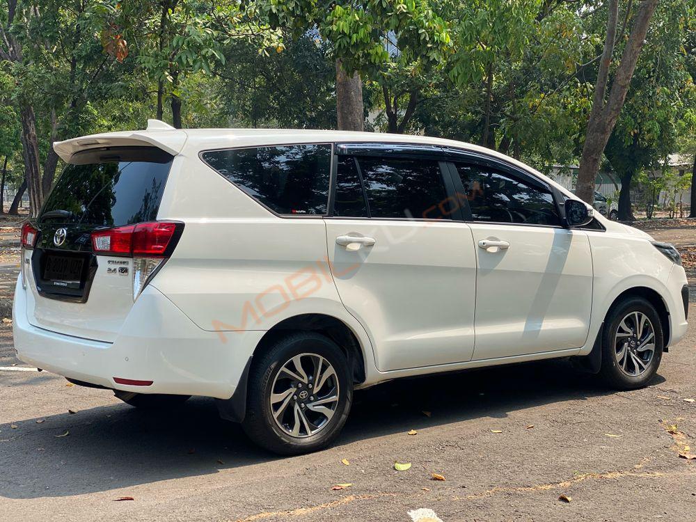 Mobil Toyota Kijang Innova 2022