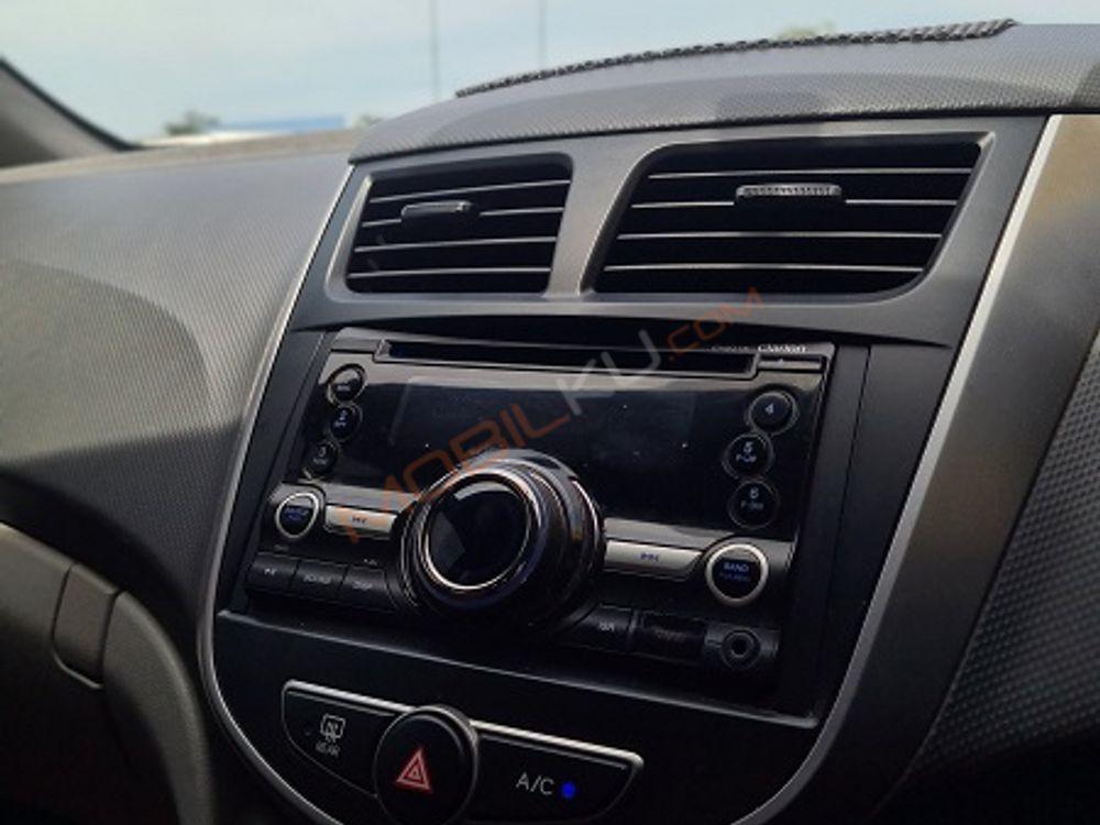 Mobil Hyundai Avega 2015