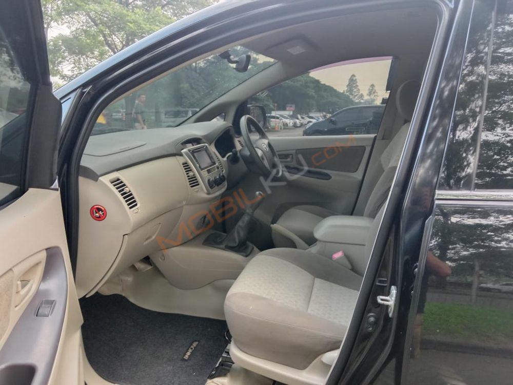 Mobil Toyota Kijang Innova 2015