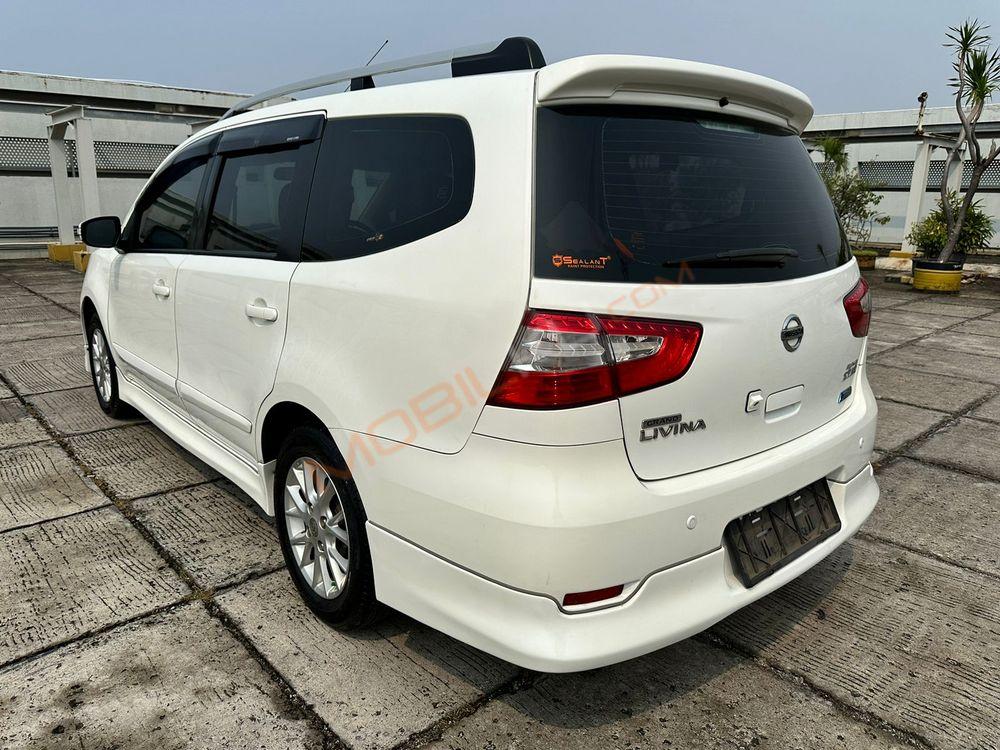 Mobil Nissan Grand Livina 2014