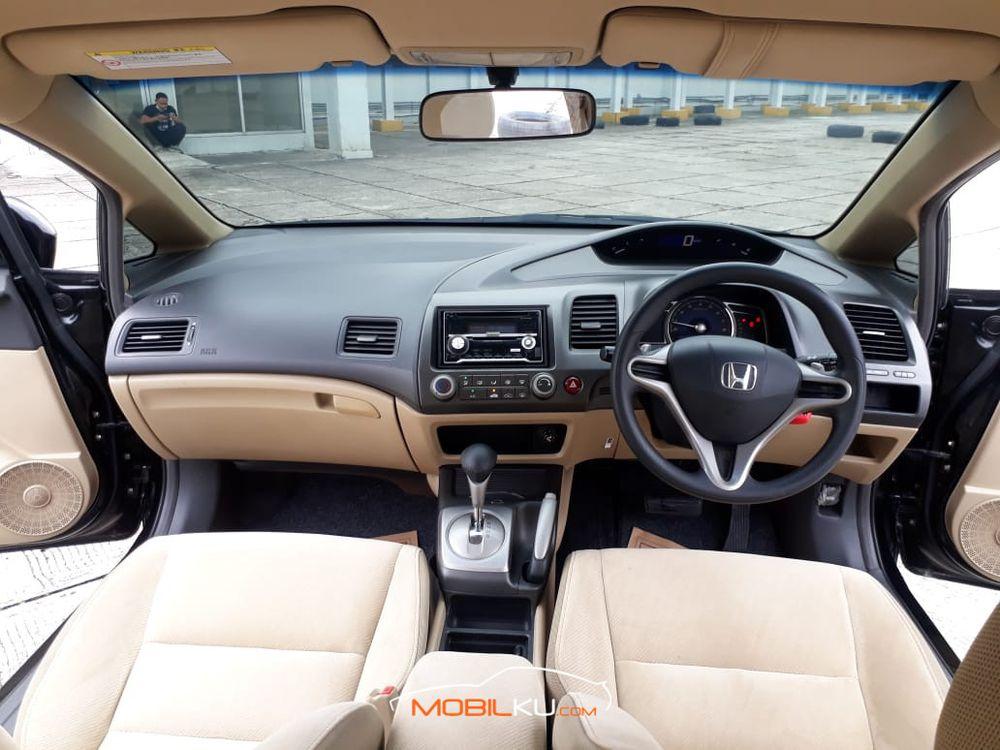 Mobil Honda Civic Sedan 2011